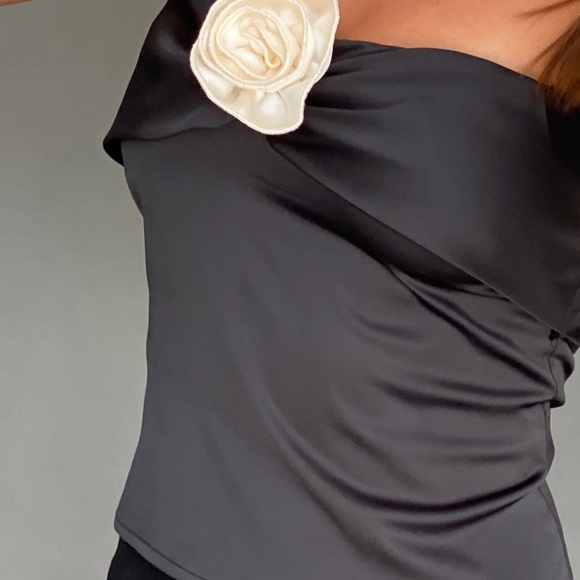 Motel Rocks Rose Top - Picture 2 of 2